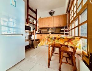 Un Mar Azul que Brilla