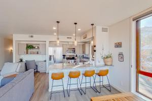 Chelan Resort Suites: Comfort by the Lake #201