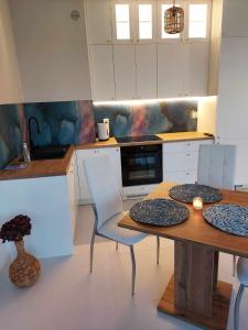 Apartament Cień Wiatru z Widokiem na Jezioro i Netflixem