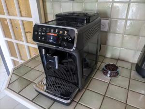 Pointe Rouge à 2mn de la plage - avec petite vue mer