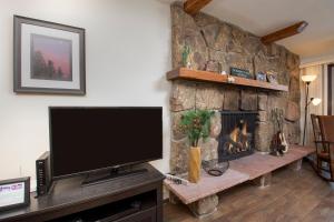 Hi Country Haus Unit 2115 by Stay WinterPark