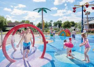 3 Bed Caravan - Near Beach 5 star reviews Wifi