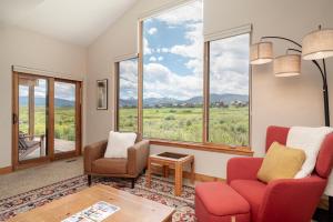 2002 Lupine Lane