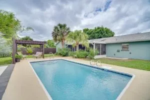 Melbourne Home with Pool and Patio, 6 Mi to Beach! - Mintons Corner