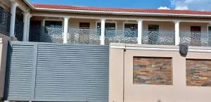 Godide Guesthouse - Vosloorus