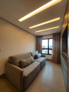 Alto Luxo - Cama King Simmons e 2 Smartv