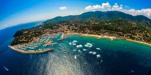 Maisons de vacances Villa la CROIX VALMER vue panoramique avec piscine : Maison 2 Chambres