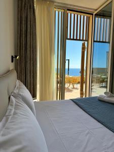 Sun Hill Green Coast, Palase