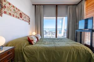 Depto con Amplia Terraza frente a Playa Grande en Edificio Premiado