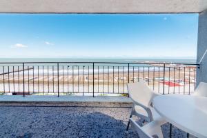 Depto con Amplia Terraza frente a Playa Grande en Edificio Premiado
