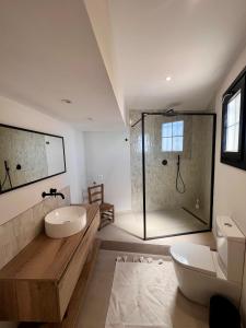 Renovated cinema town house in Comares