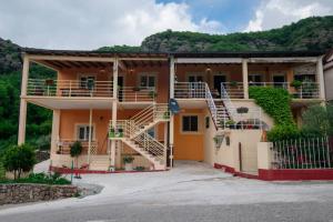 Omni S Apartments