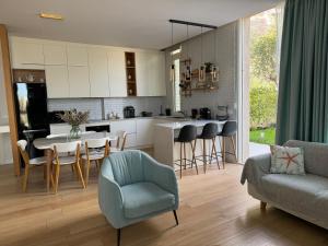 Green Gem 142, Green Coast