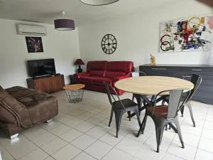 MAISON avec 1 CHAMBRE dans QUARTIER RESIDENTIEL VERDOYANT CALME - 旺代蒙塔利韦 MAISON avec 1 CHAMBRE dans QUARTIER RESIDENTIEL VERDOYANT CALME - 旺代蒙塔利韦