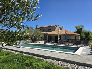 Olive Garden Paradise with heated Swimming Pool