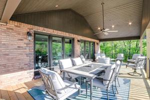 Beautiful Kentucky Lake Getaway with Dock and Deck!