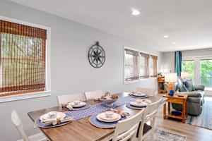 Beautiful Kentucky Lake Getaway with Dock and Deck!