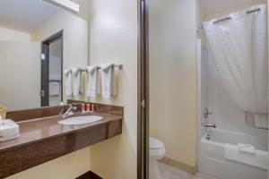 Double Room with Two Double Beds - Accessible/Non-Smoking room in Econo Lodge Inn & Suites Fairgrounds