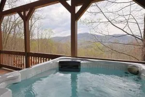 Red Roof-Cozy Cabin with Great Views, Hot Tub and near Bryson City - De Hart Mill