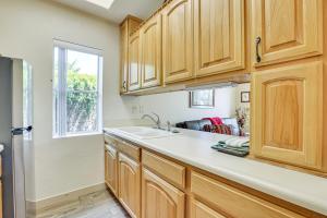 Pool and Patio Access Sunny Phoenix Casita!