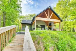 Waterfront Flippin Retreat with White River Access! - Bull Shoals