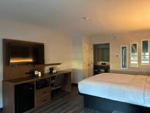 King Room room in La Quinta Inn by Wyndham San Diego - Miramar