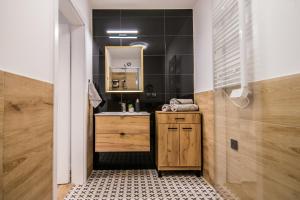 Monkey - 77 Apartments Wigury - Dostęp na KOD - Parking - Smaczna Kawa - Centrum - Blisko Piotrkowska - Galeria - Widok na miasto - Klimatyzacja - 7 piętro - FV