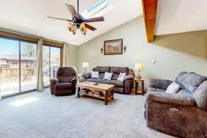 Oakland Oasis - Thayerville