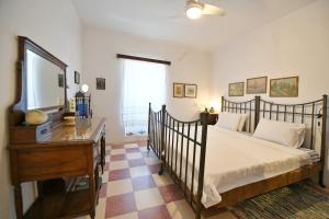 Ellis Hydriot villa in Kamini, Hydra