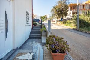 Apartments by the sea Rogoznica - 17129