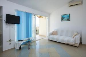 One-Bedroom Apartment with Terrace and Sea View room in Apartments by the sea Zecevo Rtic Rogoznica - 17129