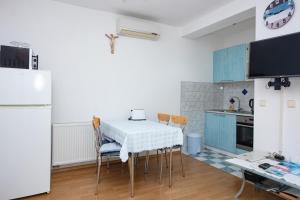 Apartments by the sea Rogoznica - 17129