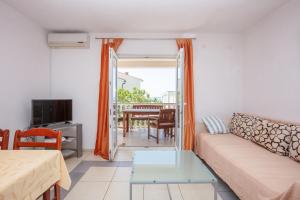 Apartments by the sea Rogoznica - 17129