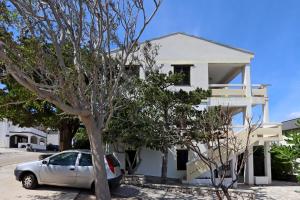 Apartments with parking space Pag - 18325 