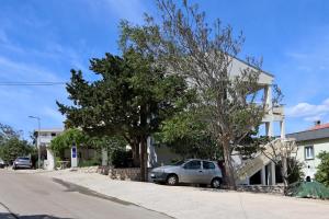Apartments with a parking space Pag - 18345 