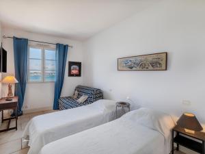 Vacances les pieds dans leau avec vue port et montagnes, garage privé - FR-1-239-847