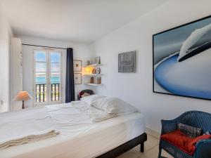 Vacances les pieds dans leau avec vue port et montagnes, garage privé - FR-1-239-847