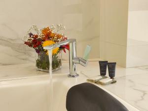 FRATELLI CORP APART HOTEL