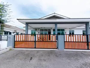HomeSTAY TAMAN MANJUNG POINT LUMUT PERAK - Kampong Batu Tiga