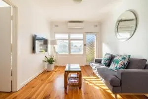 Sams Henley Beach Garden Unit - Grange