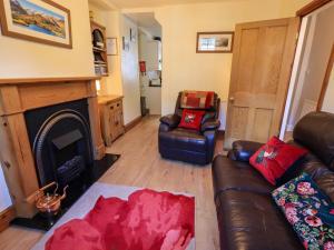 Tizzie Whizie Cottage