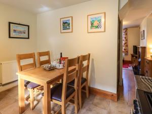 Tizzie Whizie Cottage