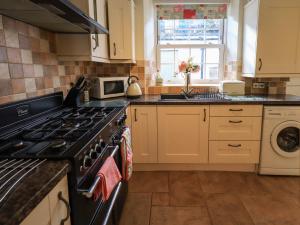 Tizzie Whizie Cottage