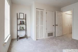 Spacious Washington, D.C. Rowhome w free parking!