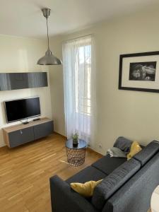 Green Side Apartment