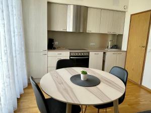 Green Side Apartment