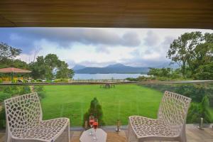 Lifeline Villas - Exquisite Pawna Lakeview Estate with Expansive Infinity Pool