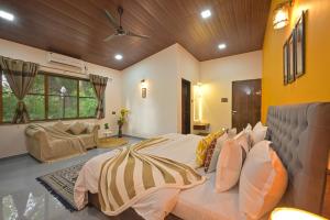 Lifeline Villas - Exquisite Pawna Lakeview Estate with Expansive Infinity Pool