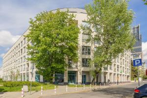 Minimalist Studio near Rondo Daszyńskiego by Renters