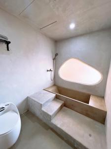 LaLa The Manor Apartment